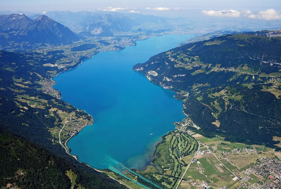 Berner Oberland: Aerial image of Lake Thun (view from the east)