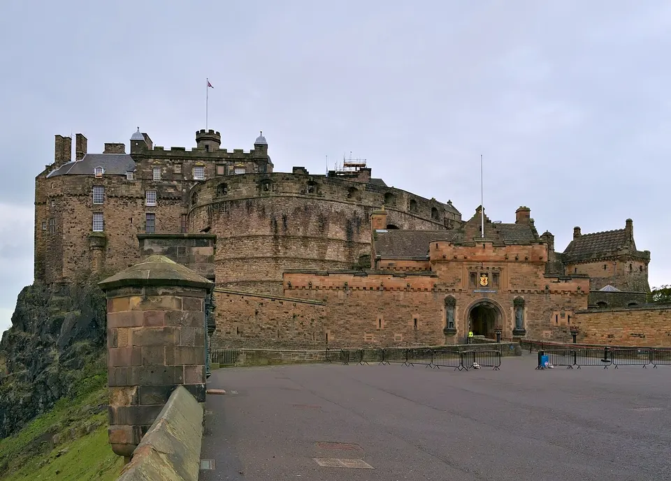 Das Edinburgh Castle von der Esplanade aus gesehen