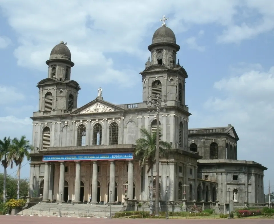 Nicaragua: Old Cathedral of Managua. Photo from the book "200 Days in Latin America", V. Pinchuk, ISBN 978-5-9909912-0-0