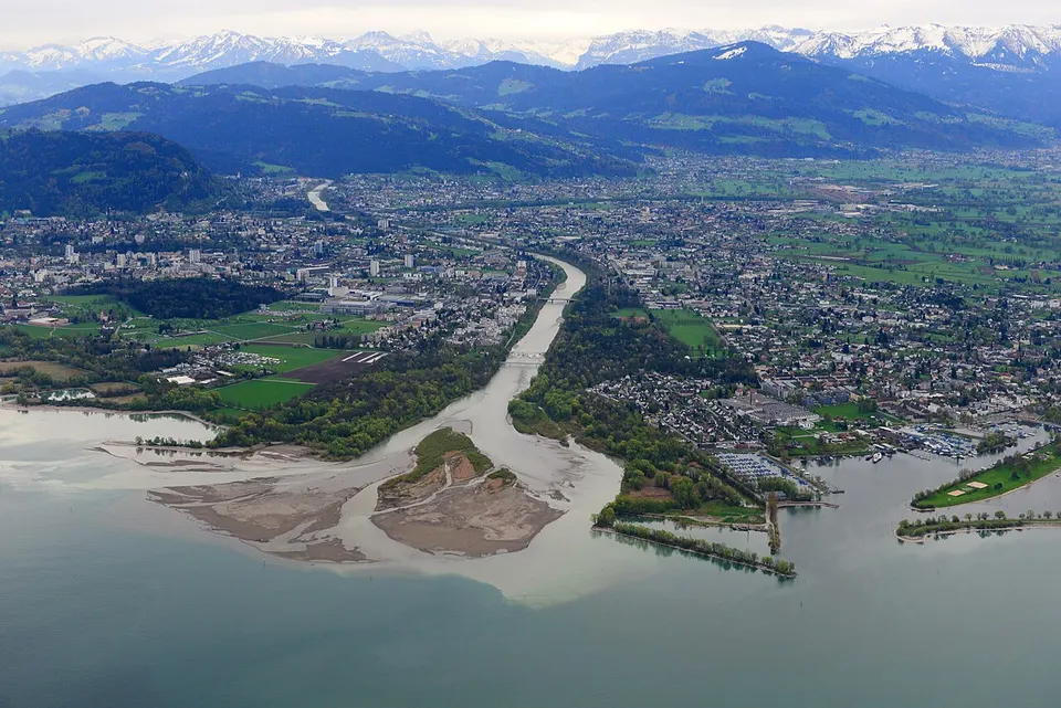 Vorarlberg: Delta, Mündung der Bregenzer Ach in den Bodensee.