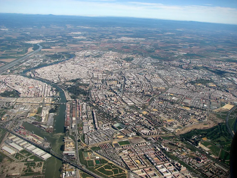 Sevilla: Aerial Photo of Seville (Spain) from approx. 6500 ft / 2000 m height. Viewing direction north.