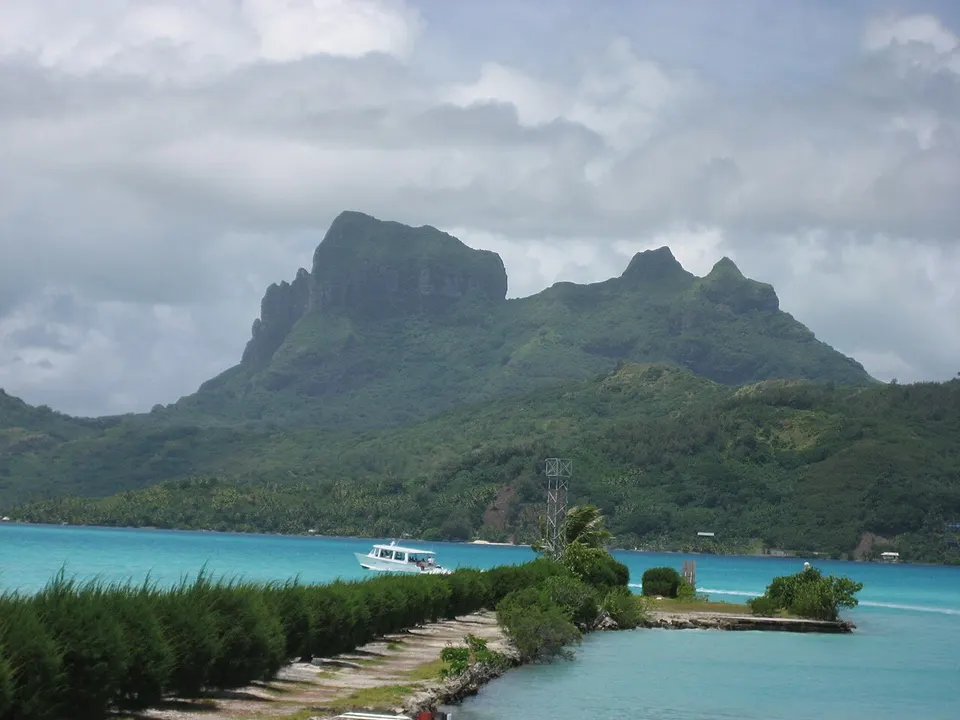 Französisch-Polynesien: The lagoon really is this blue
